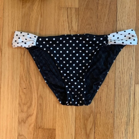 Victoria’s Secret Bikini - Picture 3 of 9